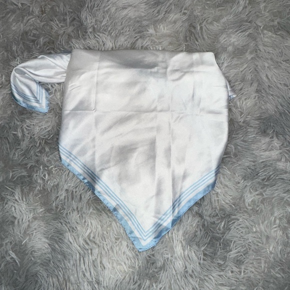 CROP TOP BUNDLE 🚨SEND OFFERS🚨 - Picture 5 of 12